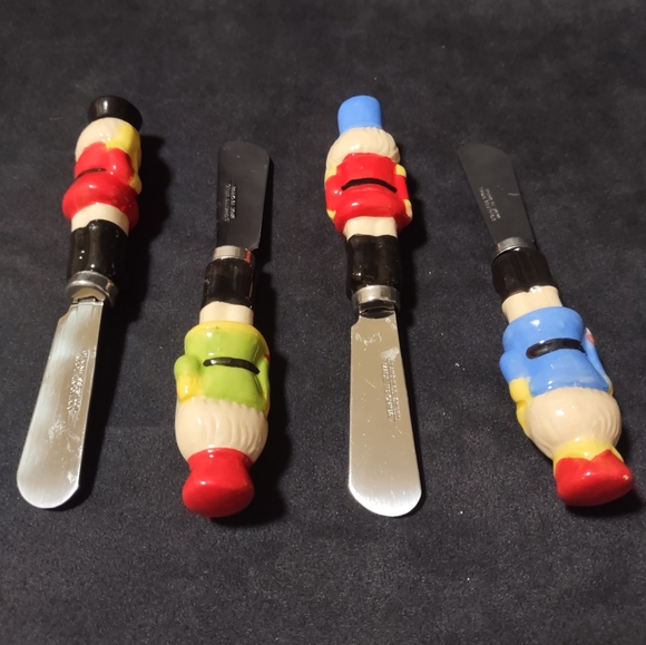 Avon 2013 Set of 4 Christmas Holiday Toy Soldiers Appetizer Spreaders - Picture 4 of 7